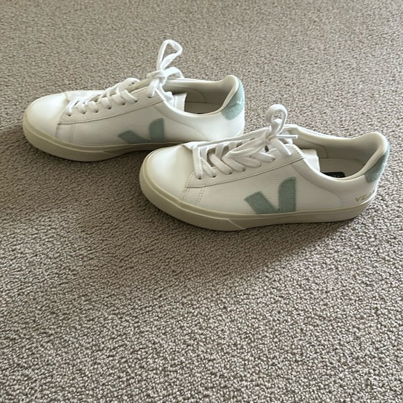 Size 38 Vejas - Picture 1 of 4